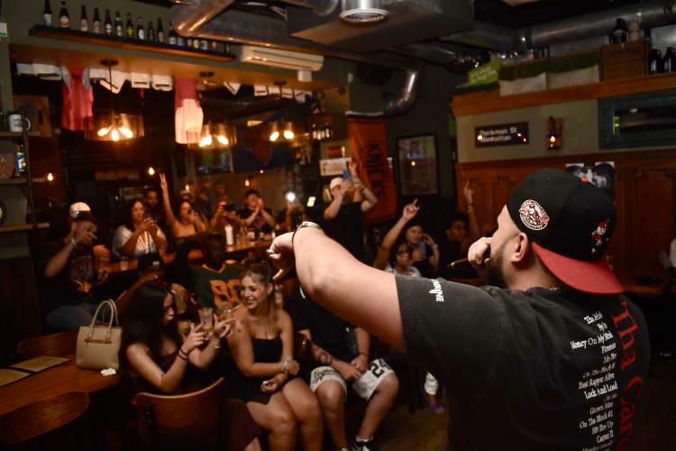 Pat Gonz performing live